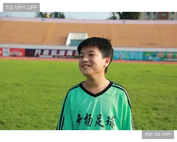 足球夏训营：年轻球员积极备战，状态回暖为新赛季打下坚实基础