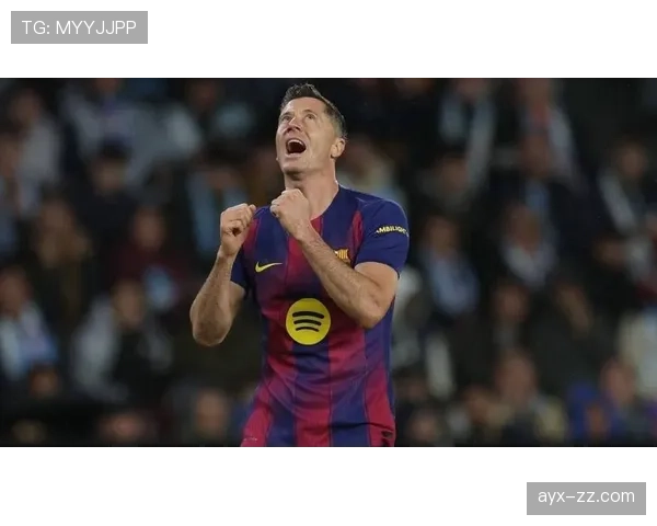 罗伯特·莱万多夫斯基续约巴萨,迎接新赛季挑战,状态备受关注 罗伯特·莱万多夫斯基续约巴萨,迎接新赛季挑战,状态备受关注