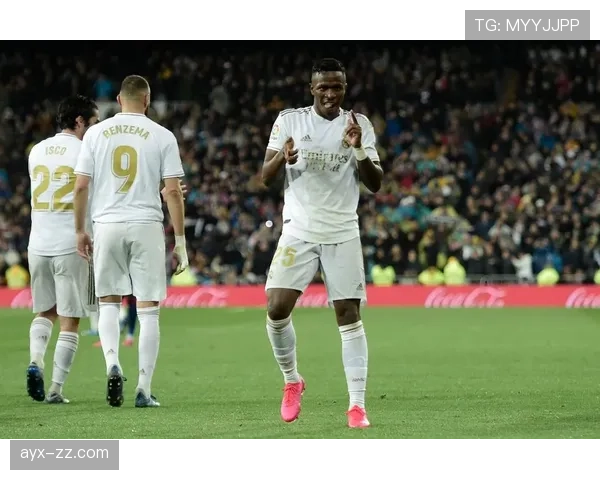 维尼修斯与同期年轻球星对比：谁才是未来第一边锋