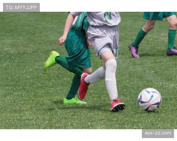 球门球发出后，接球队员是否受越位规则限制？