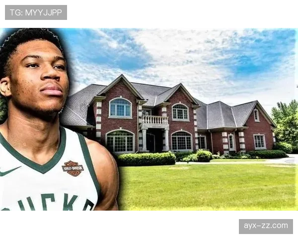 字母哥训练完回家路上还在啃鸡胸肉，这人是真把健身房当卧室了