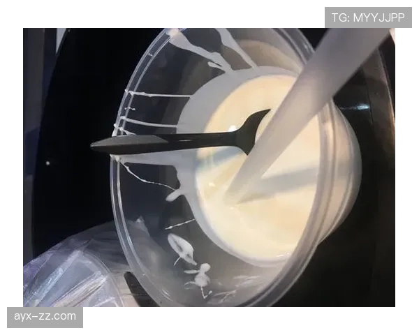 杨力维家冰箱里塞满蛋白粉，连饮料都是无糖的